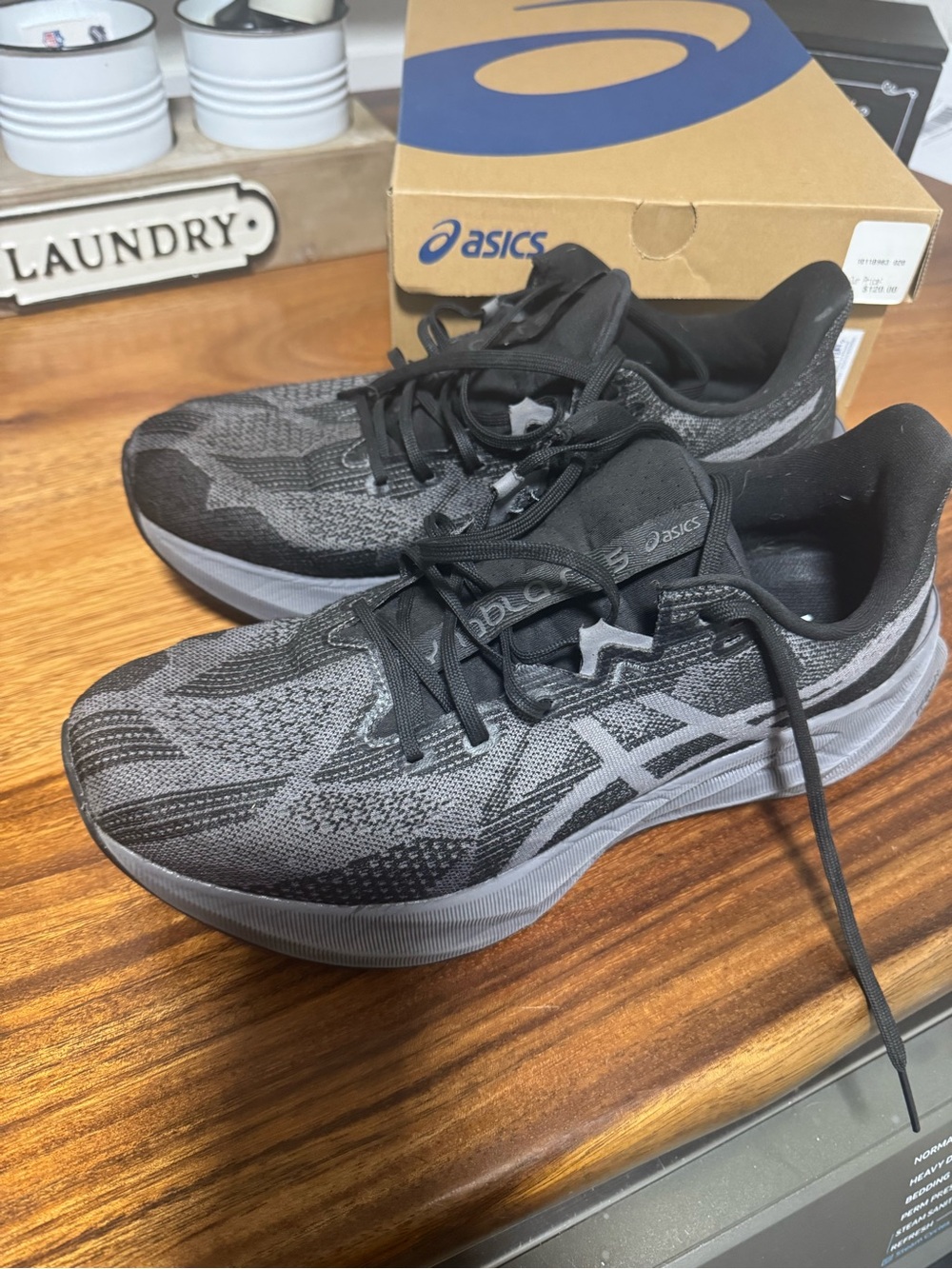 ASICS Men's Black and Gray Running Sneakers Dynablast 5 10 1/2 with box